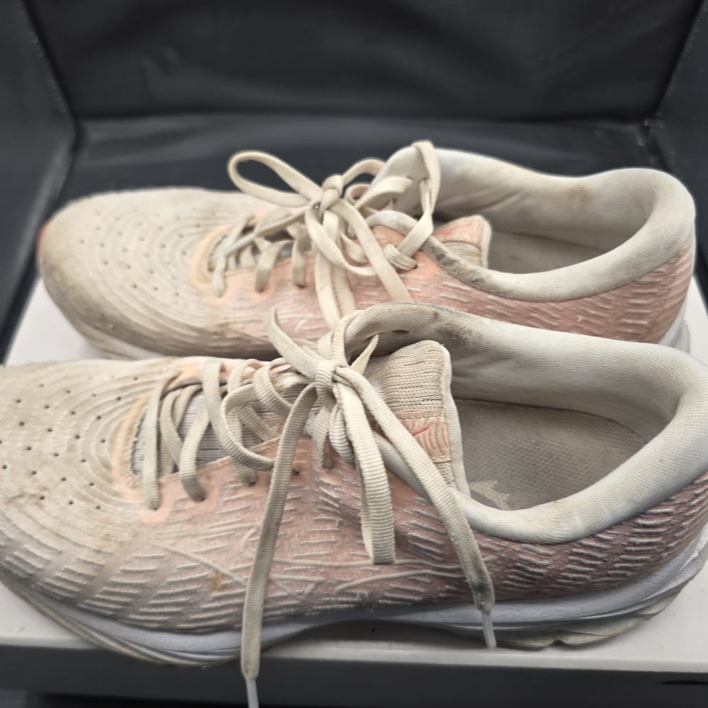 Mizuno Women's Light Pink Athletic Shoes